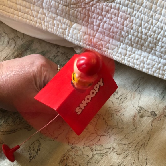 VINTAGE 70’s Peanuts Charlie Brown Spinner SNOOPY on Doghouse Child Whirly Toy - Picture 12 of 12